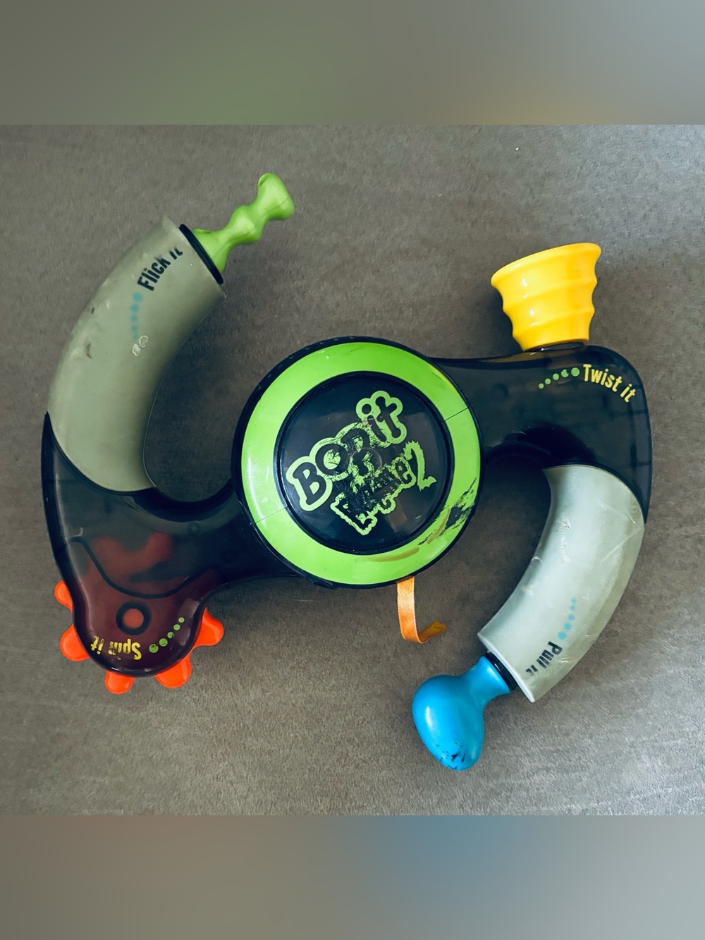 Bop It Extreme 2 Hasbro 2002 Electronic Handheld Game Works NO BATTERY COVER